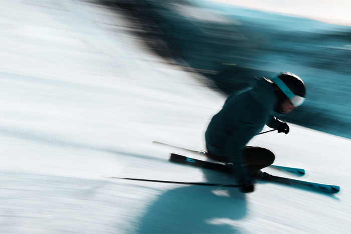 Benny Raich ciclista snowboard in azione con occhiali da snowboard ottici